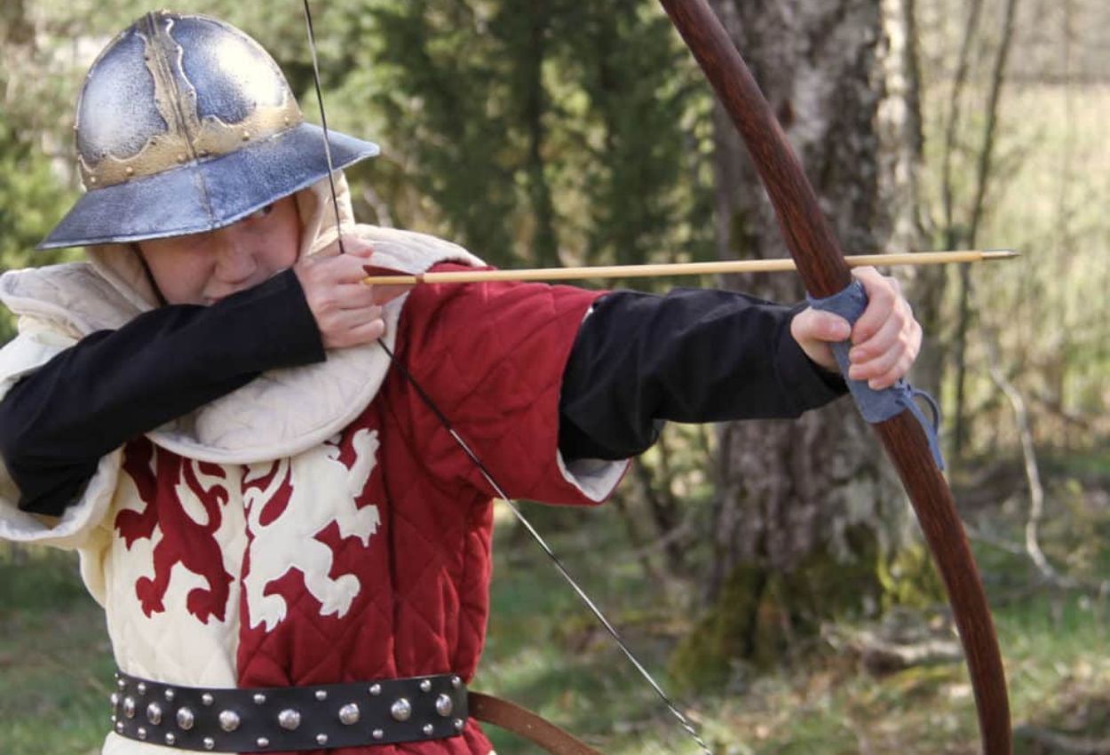 5 Traditional Bows And Arrows : Experience The Art Of Archery